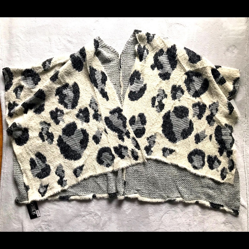 Justin & Taylor luxe leopard print poncho
